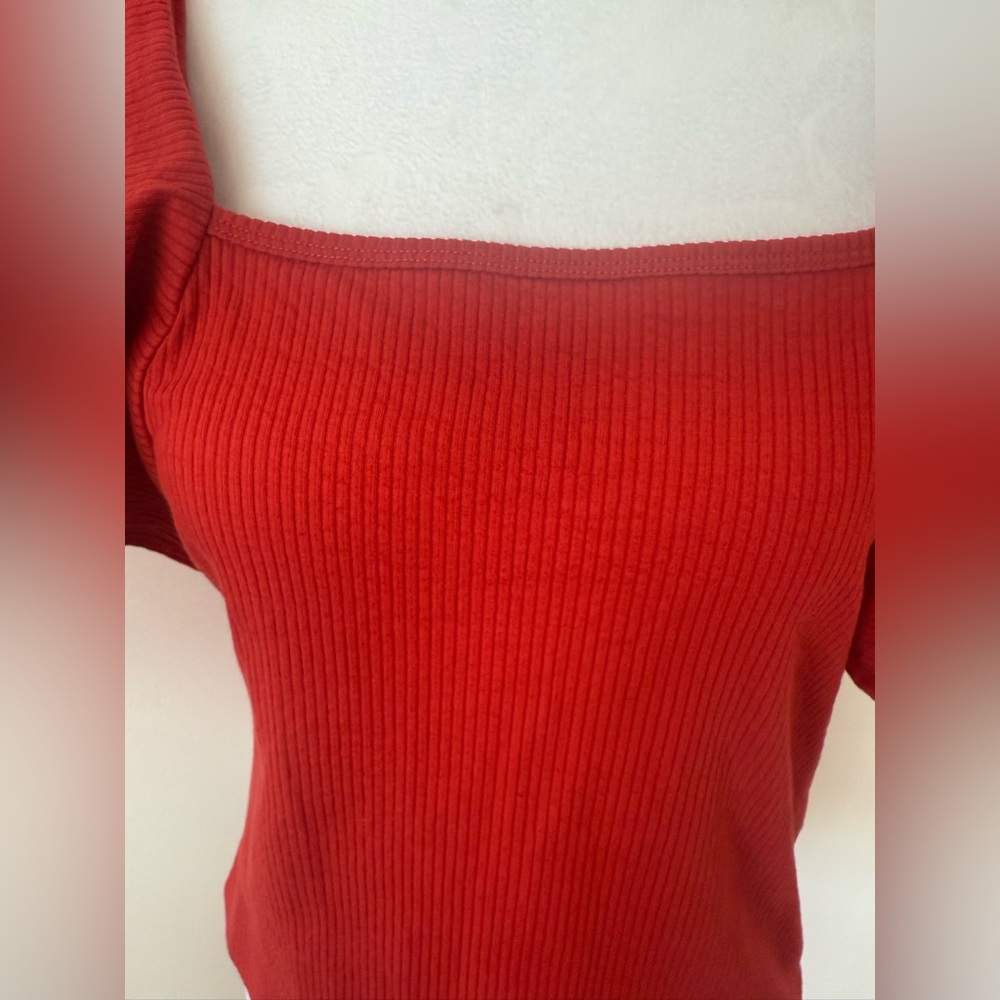 3/$25 H&M Red Ribbed Flutter Sleeve Top - Feminine and Stylish - Picture 3 of 7